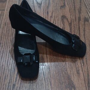 Stuart Weitzman Elegant Black Loafers with Geometric Bow